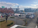 公共交通機関では、大阪モノレール沢良宜駅から徒歩2分です。駅から店舗が見えてます。
