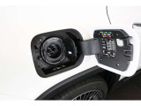 LEDインテリジェントライトシステム『走行状況や天候に応じて自動で選択する先進技術を駆使した装備です。照射範囲を拡大することで良好な視界を確保し安全性をサポートする装備です。』