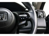 Hondaセンシングの機能のひとつ、アダプティブクルーズコントロール付!アクセルから足を離しても設定したスピードと前車との車間を保ち走行してくれます!車線維持もアシスト☆高速道路で疲労軽減ですね☆