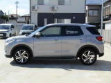 展示中古車は全て外装と内装のクリーニングを行っています♪