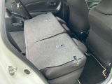 コンパクトな車ですが、後席も充分なスペースを確保しています。足元空間も広くリラックスしてドライブが楽しめます。