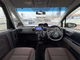 高いホールド性で運転姿勢が安定します。長距離ドライブでも疲れにくいのが魅力です。快適なドライビングライフをお送りください♪