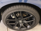 純正アルミホイールです。足元が引き立つので、車全体のイメージがアップしますよ!