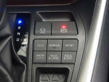 電動パーキングブレーキを搭載。スイッチ操作でパーキングブレーキを作動・解除することが可能ですので、操作の力が不要ですよ♪