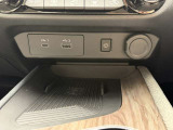 ワイヤレス充電、USBはタイプA、タイプCが付いててとても便利!