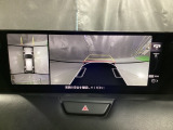 狭い場所での駐車やすれ違いなどでより的確な運転操作に役立つ360&deg;ビューモニターが装備されています。