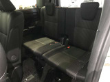 3列目シートは跳ね上げ式で折りたたみ可能です。キャンプ用品など大きな荷物もばっちり収納可能です!