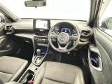 運転席まわりです。 各操作スイッチは使いやすい位置に配置されてます。
