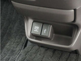 ◆USB接続端子◆スマホやiPodなどを接続して、いつもの音楽を車内でもお楽しみいただけます♪