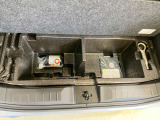 たっぷり20Lの荷室床下収納を用意しております。