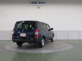 積載時の傷も目立ちにくい樹脂バンパーを採用しました。