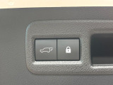 【パワーバックドア】スマートキーや運転席のボタンを押すだけでリアゲートが自動で開閉します!荷物を持っている時や、高い位置にあるバックドアを閉める際に便利な機能です♪