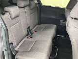 ゆとりのある前後座間距離を確保することで大きめの買い物カゴを置けるほどの広いスペースを実現!また頭上スペースにもゆとりがあるので開放感のある空間となっています。