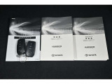 保証書・記録簿・取扱説明書と揃っていいます。キーの電池は新品にお取替えしてから納車させて頂きます。