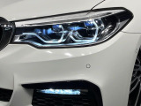 ●LEDヘッドライト:夜間走行時も良好な視界を確保し安心して運転できる高輝度LEDヘッドライトを装備!点灯速度が早く、消費電力も抑えられています。