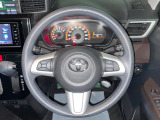 【スマートアシストⅡ】走行中に前方の車両等を認識し、衝突しそうな時は警報とブレーキで衝突回避と被害軽減をアシスト。より安全にドライブをお楽しみいただけます。