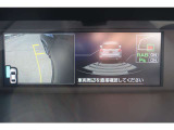 カメラの映像は室内ディスプレイに表示されますので安全運転につながります