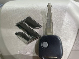 【キーレス】少し離れた場所からでもボタン一つでドアの開錠・施錠ができるのでとっても便利!ドアの鍵穴周りに傷をつけることもありません♪