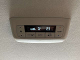 後部座席でもエアコンの温度調節ができるので、快適にお過ごし頂けます。