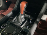 全てのトランスミッションのメリットを兼ね備えた理想的なAT、それがSKYACTIV-DRIVE(スカイアクティブドライブ)。「滑らかな変速」「ダイレクト感のあるシフトフィール」そして「低燃費」が特長です!