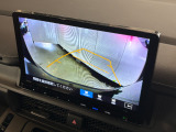 バックカメラを装備!後退時にナビ画面へ車両後方の映像を表示し、目視では確認しにくい場所の安全確認をサポート。狭い駐車場での車庫入れや縦列駐車にも役立つ、嬉しい装備です。