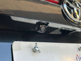車庫入れもお任せのバックカメラが付いて、後方確認もラクラク♪安全に車庫入れも可能です。便利な機能ですが、バックカメラを過信せず、目視もお忘れなく。