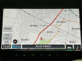 鮮明な地図表示で、目的地までスムーズに案内してくれます。道に迷う心配なく運転に集中できます。見やすい画面で安心です。