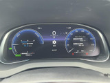 速度やシフト位置、各種情報がひと目で確認しやすく、必要な情報を運転前に把握しやすい表示です。表示項目が整理されており、毎日の運転をサポートします。