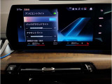 【ⅰドライブナビゲーション】文字情報も鮮明に表示する高解像度カラーディスプレイを採用。視認性に優れた地図デザインと特徴的な建造物を目印にした描写表示で現在位置を把握できます。地図データの更新も可能です