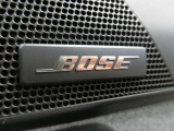 BOSE装着車はスピーカーグリルやBOSEロゴを確認できます。