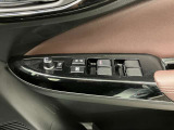 【運転席ドアスイッチ回り】パワーウィンドー[ロック機構]・電動格納式リモコンドアミラースイッチがまとまっているので操作しやすいです。