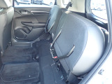 ◆チップアップ&ダイブダウン機構付【ULTR SEAT】は後席座面を左右分割で跳ね上げることができます。トランクで積載できない背の高い荷物をラクラク収納できます。ホンダ車ならではの人気装備です。