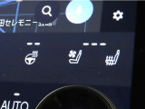 ステアリングヒーターと前席にシートヒーター&シートベンチレーションを装備しております。