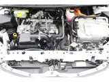 エンジンルームの樹脂部分は丁寧に磨いてツヤをだしています。当社の中古車のエンジンルームクリーニングはとても自信があります★