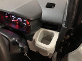 運転席は堀込み式のカップホルダーとなっております!