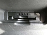 ビルトインタイプのETC車載機です。見た目もスマートで料金所通過もキャッシュレスです。
