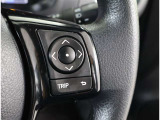運転中、オーディオの操作をしてて、ハッとしたことはありませんか?ステアリングスイッチは、運転中でもハンドルでオーディオの操作が可能です。