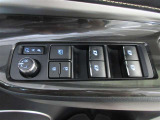 運転席側のパワーウィンドウスイッチです。全ての窓の開閉操作ができます。