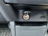 12V電源ソケットです。