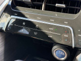左右独立温度コントロールフルオートエアコンです。運転席、助手席それぞれで独立して温度設定ができます。冷え性の方が乗っても安心ですね♪