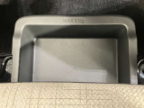 【助手席シートアンダーボックス】運転用の替え靴や、車内に常備したいこども用品、着替えた服などを収納できます★