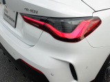 BMWの伝統的なヘッドライト・デザインは『コロナ・リング』と言われる左右4灯ヘッドライトをモチーフにしています。キドニーグリルと相まって、ひと目でBMWだとわかるデザインになっています。