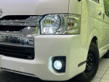 【LEDヘッドライト】悪天候や夜間走行時も良好な視界を確保し安心して運転できる高輝度LEDヘッドライトを装備!点灯速度が早く、消費電力も抑えられています。
