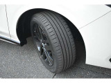 タイヤサイズは215/50R17です。