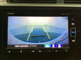 バックでの車庫入れも安心です! リアカメラが付いているバックモニター付のナビを装備しております。操作線もついており距離感も画面から確認できます。