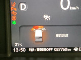 自社整備工場で点検整備をおこなってからお渡ししています。車検が残っている場合は『12ヶ月点検整備』を、車検整備付きの場合は『車検整備』をおこないます。整備費用は車両本体価格に含まれています。