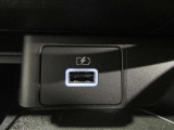 USB充電専用電源ソケットも付いています。モバイル機器などの充電専用