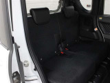 使いやすさを重視したリクライニングやスライドが簡単なリヤシートなどによって、車内の居住快適性を高めています。