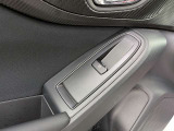 パワーウィンドウのスイッチですよ。運転席に居ながら窓を開け閉めのコントロールできます。