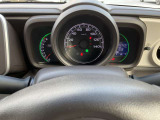 視認性の良いシンプルなメーターです。運転しやすく、取り回しの良いコンパクトカーはいかがですか?
